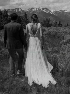Boho Brautkleid Schwebender Moment