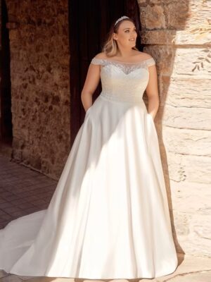 Classic Off the Shoulder Wedding Dresses Plus Size A-Line Bride Gowns Back Lace-up Appliques Sweep Train Satin Robe De Mariee